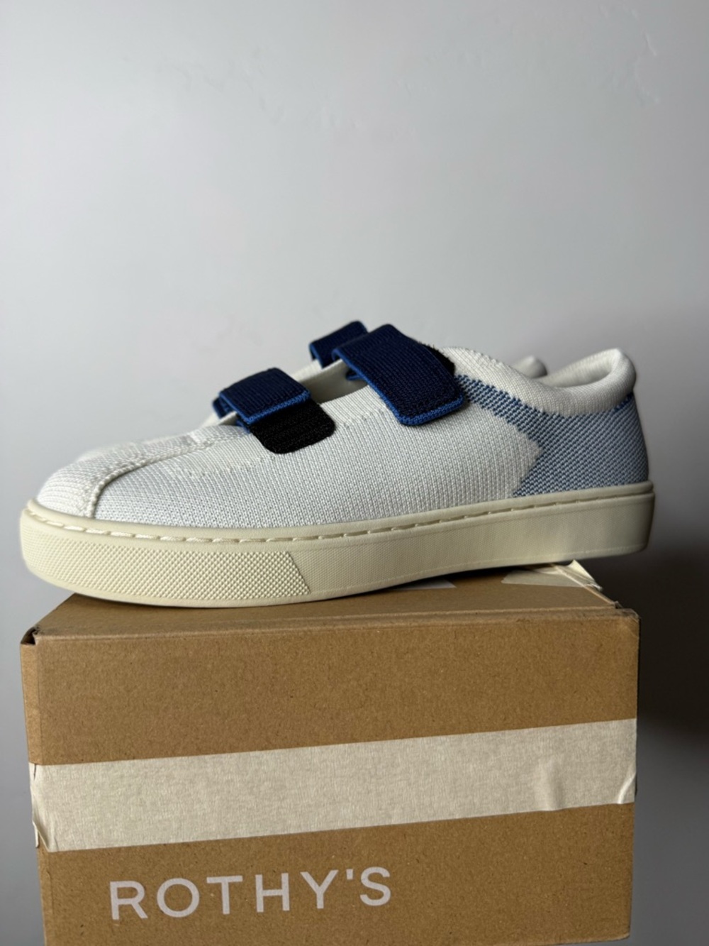 New Rothy’s Kids Strap Sneakers Youth Size 2 Blue Raspberry
